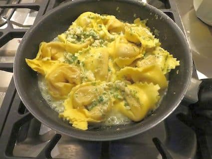 Tortellini mit Zitronen-Kräuter-Pesto