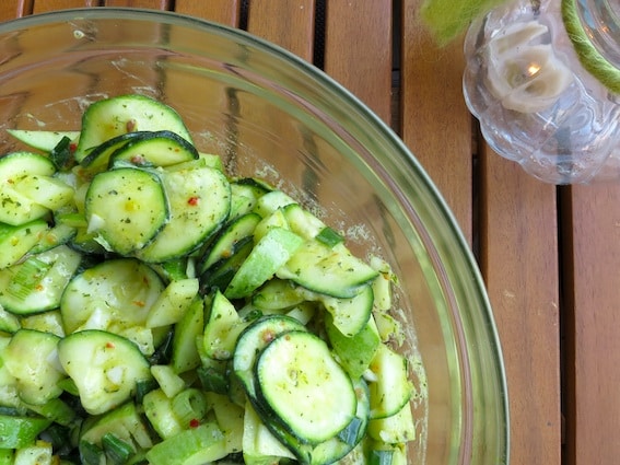 Zucchini-Apfelsalat als Fondue Beilagen