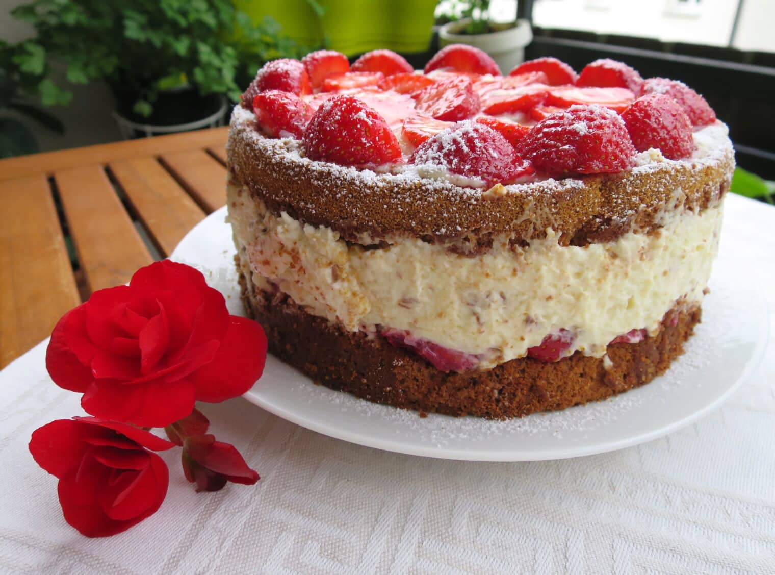Erdbeer-Stracciatella Torte